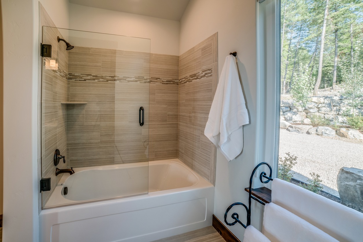 Shower & Tub Repair in Hypoluxo